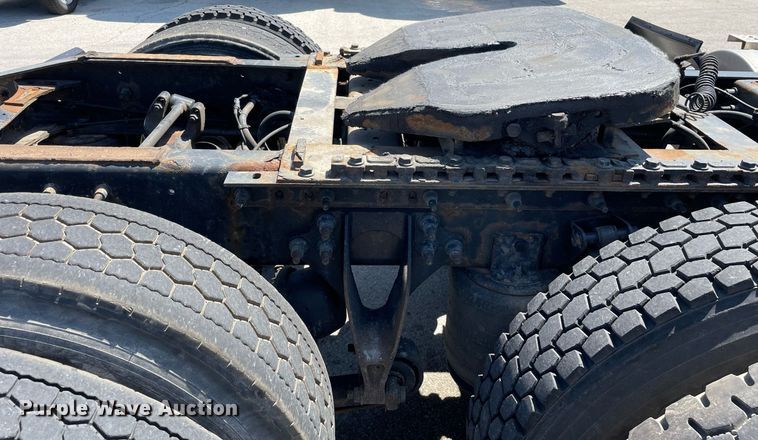 image for item LJ9722 2016 International ProStar Plus 122  semi truck