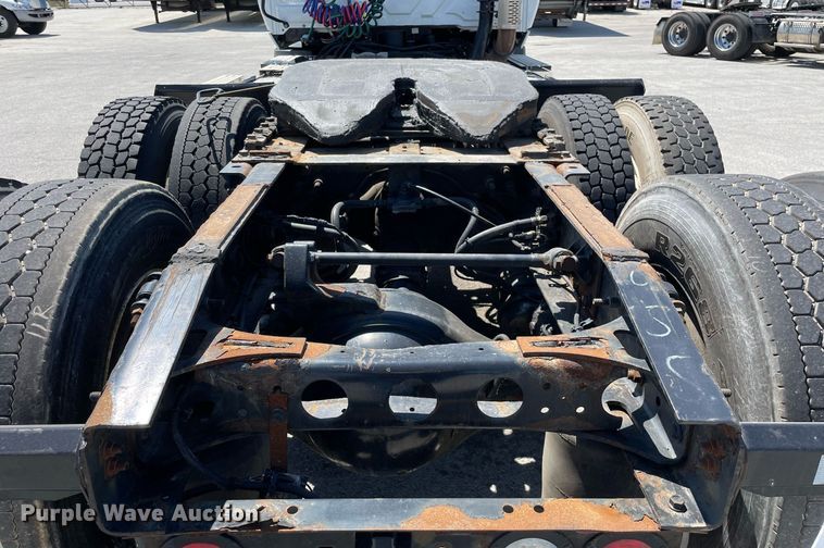 image for item LJ9722 2016 International ProStar Plus 122  semi truck