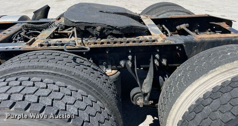 image for item LJ9722 2016 International ProStar Plus 122  semi truck