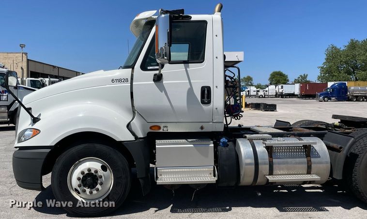 image for item LJ9722 2016 International ProStar Plus 122  semi truck