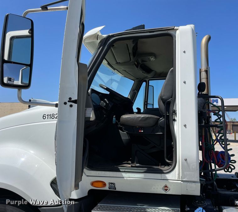 image for item LJ9722 2016 International ProStar Plus 122  semi truck