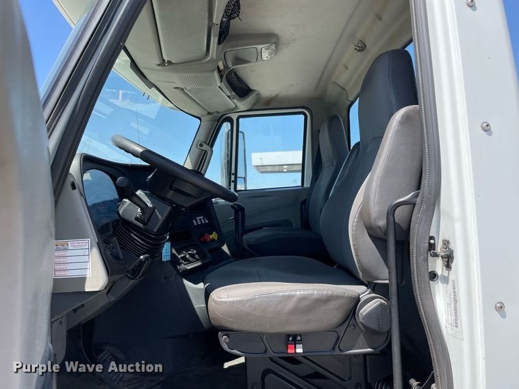 image for item LJ9722 2016 International ProStar Plus 122  semi truck