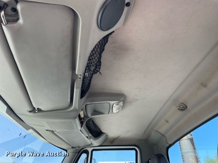 image for item LJ9722 2016 International ProStar Plus 122  semi truck