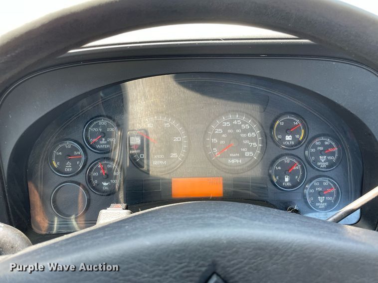 image for item LJ9722 2016 International ProStar Plus 122  semi truck