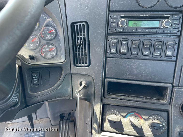 image for item LJ9722 2016 International ProStar Plus 122  semi truck