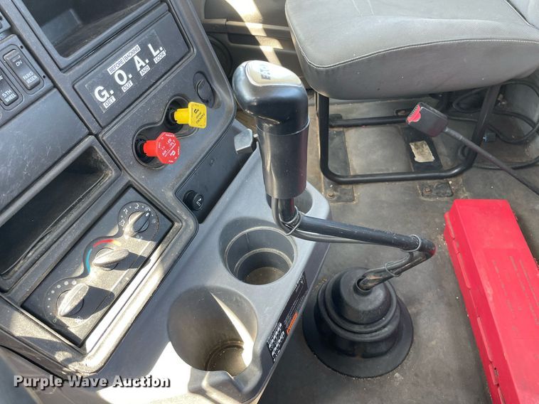 image for item LJ9722 2016 International ProStar Plus 122  semi truck