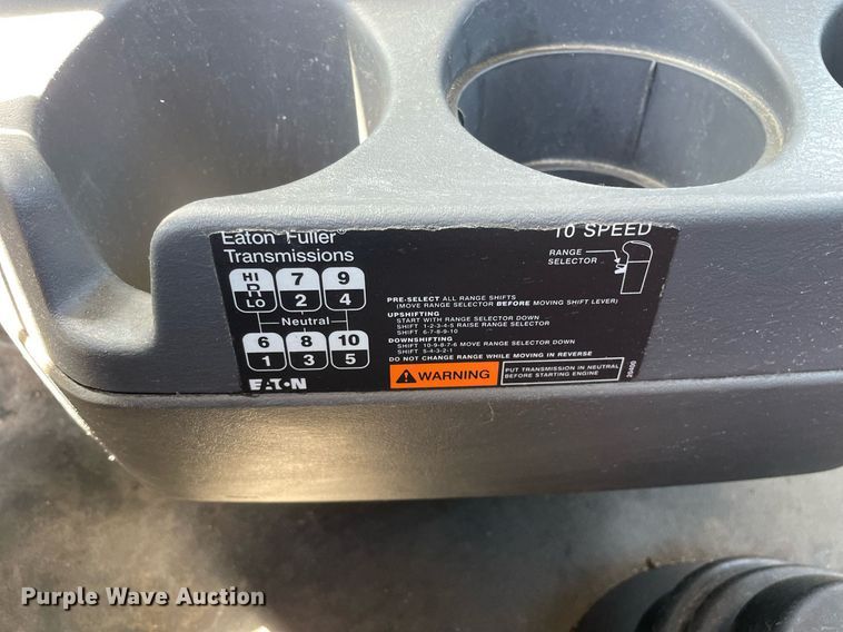 image for item LJ9722 2016 International ProStar Plus 122  semi truck