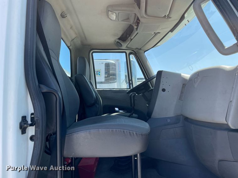 image for item LJ9722 2016 International ProStar Plus 122  semi truck