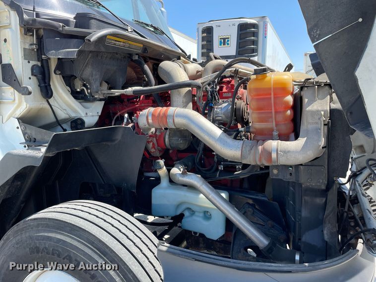 image for item LJ9722 2016 International ProStar Plus 122  semi truck