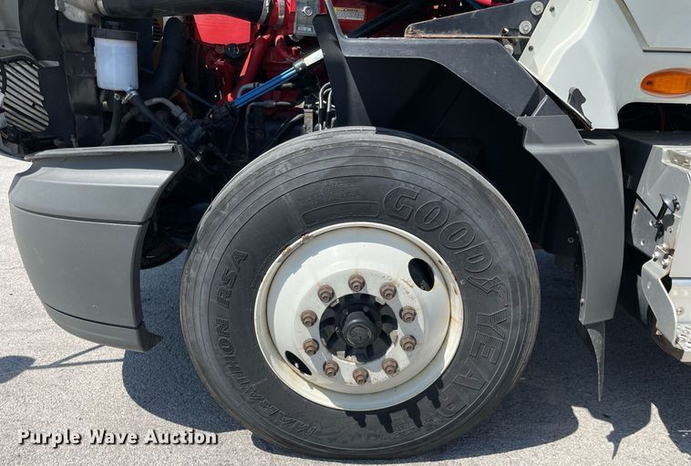 image for item LJ9722 2016 International ProStar Plus 122  semi truck