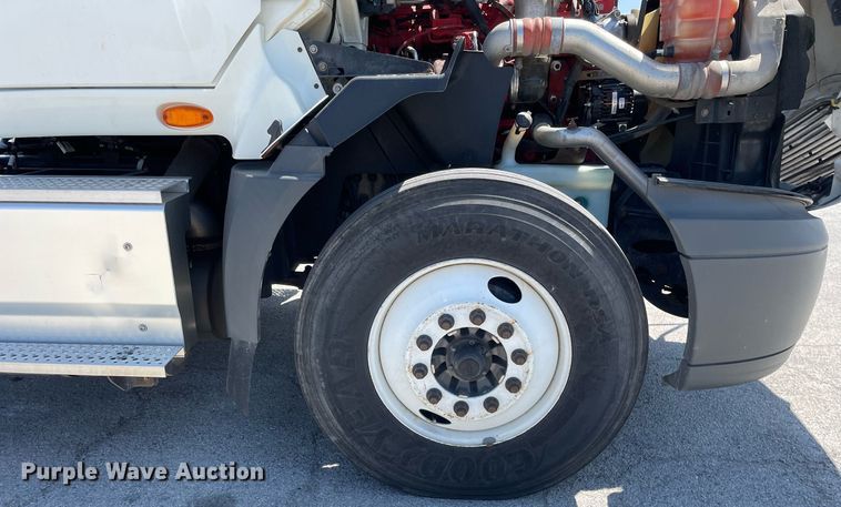 image for item LJ9722 2016 International ProStar Plus 122  semi truck