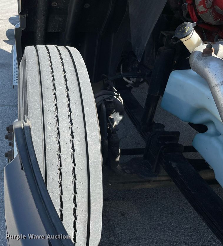 image for item LJ9722 2016 International ProStar Plus 122  semi truck