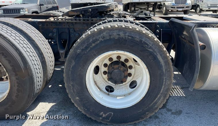 image for item LJ9722 2016 International ProStar Plus 122  semi truck