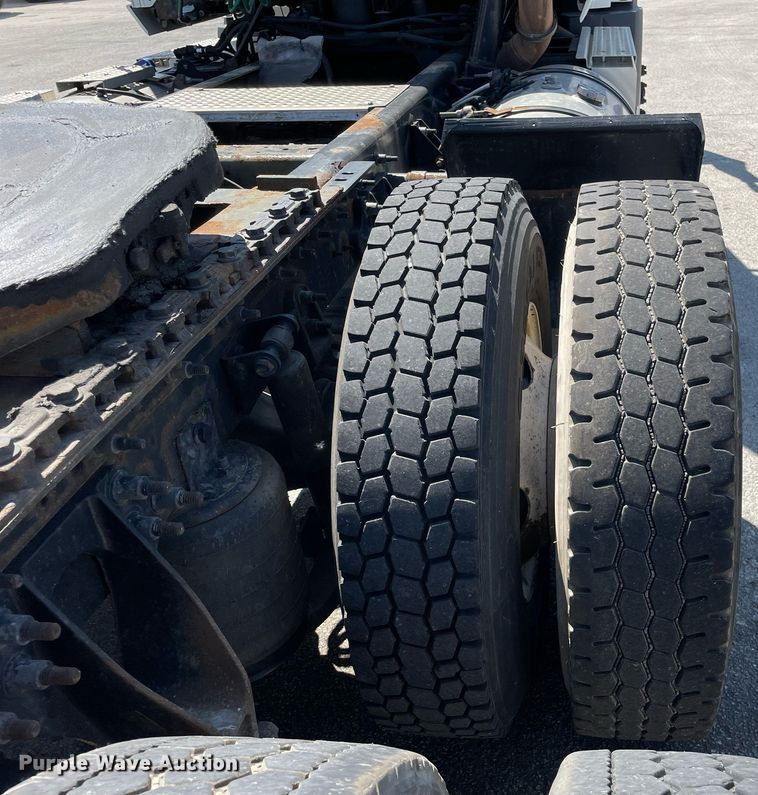 image for item LJ9722 2016 International ProStar Plus 122  semi truck