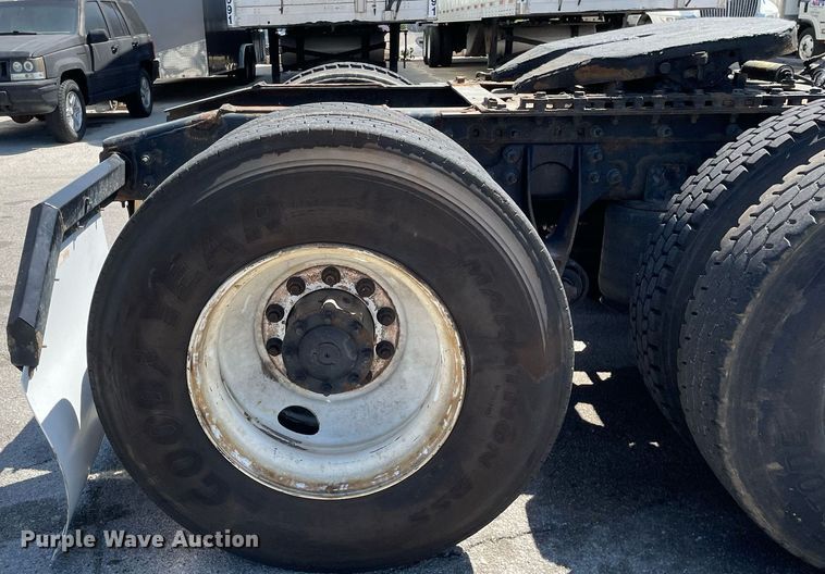 image for item LJ9722 2016 International ProStar Plus 122  semi truck