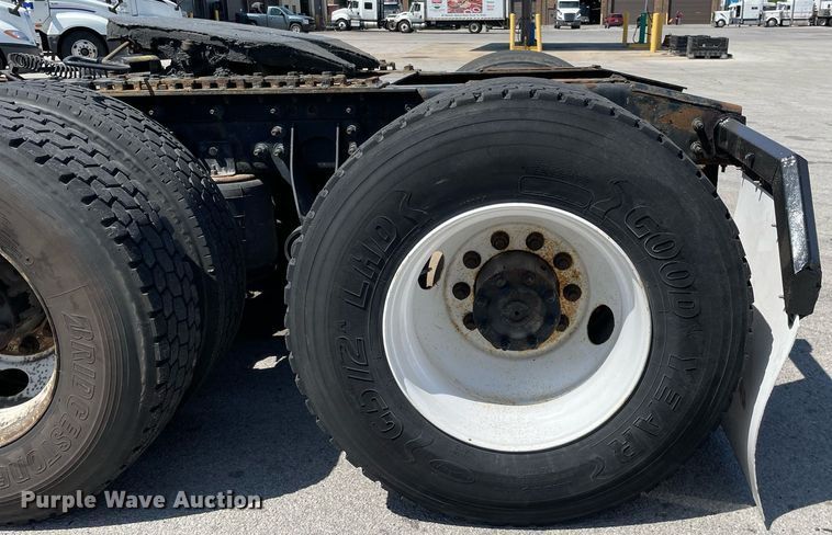 image for item LJ9722 2016 International ProStar Plus 122  semi truck