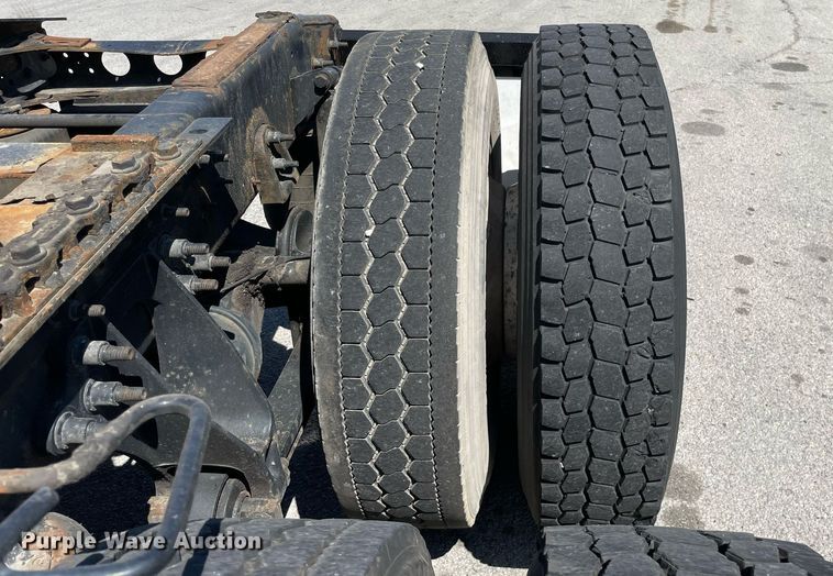 image for item LJ9722 2016 International ProStar Plus 122  semi truck