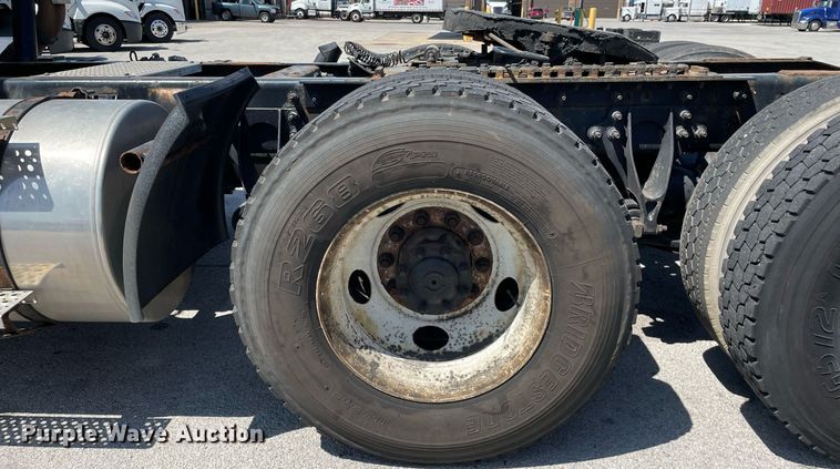 image for item LJ9722 2016 International ProStar Plus 122  semi truck