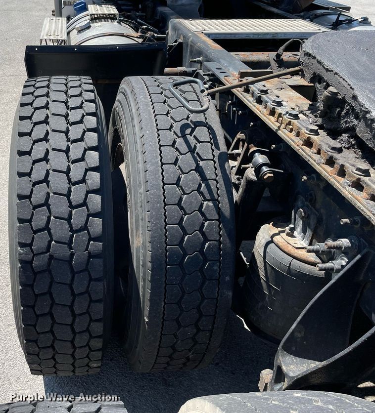 image for item LJ9722 2016 International ProStar Plus 122  semi truck