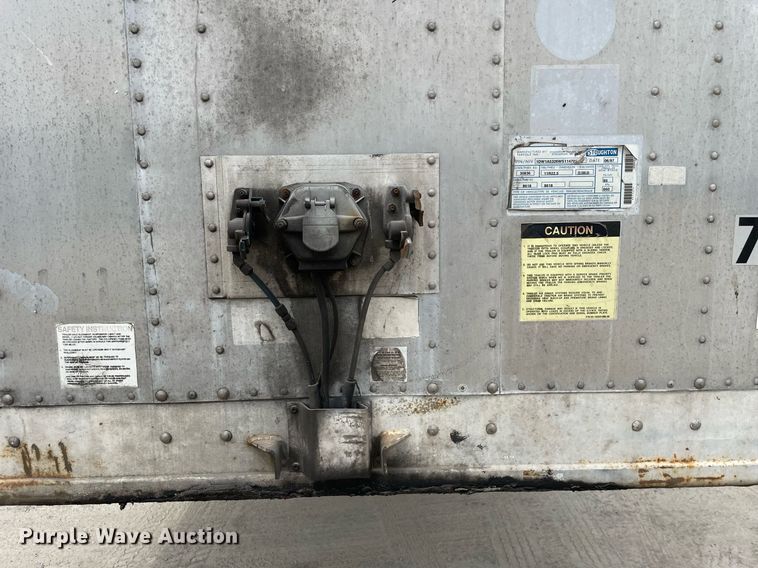 image for item LJ9727 1998 Stoughton  dry van trailer