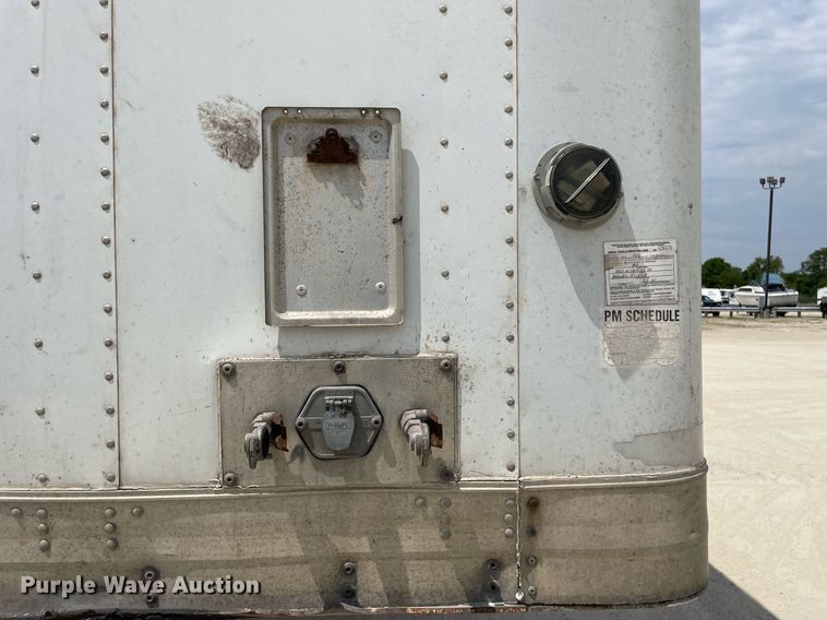 image for item LJ9730 2001 Trailmobile  dry van trailer