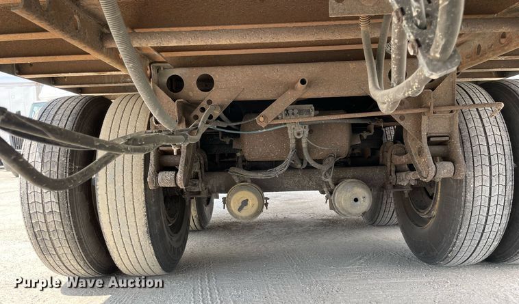 image for item LJ9730 2001 Trailmobile  dry van trailer