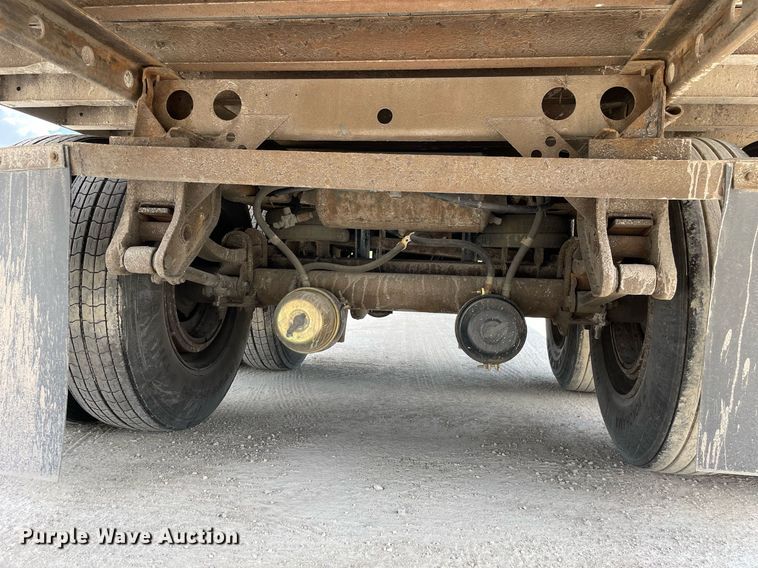 image for item LJ9730 2001 Trailmobile  dry van trailer