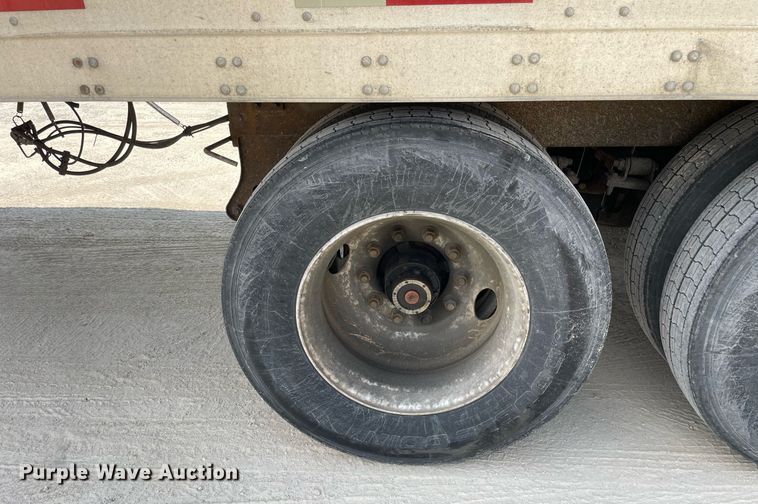 image for item LJ9730 2001 Trailmobile  dry van trailer