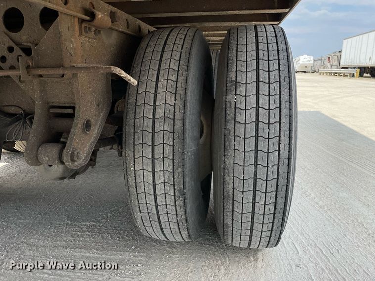 image for item LJ9730 2001 Trailmobile  dry van trailer