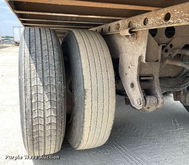 image for item LJ9730 2001 Trailmobile  dry van trailer