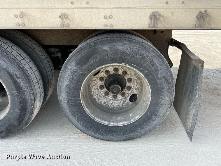 image for item LJ9730 2001 Trailmobile  dry van trailer