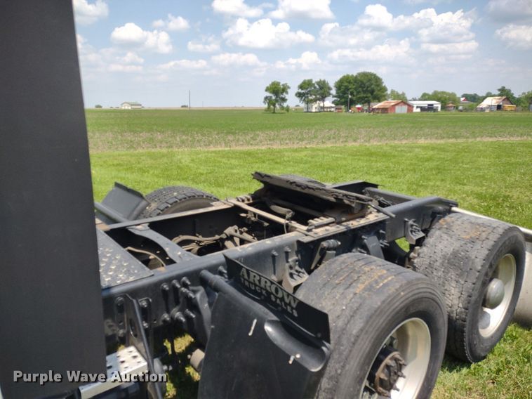 image for item LL9054 2014 Freightliner Cascadia  semi truck