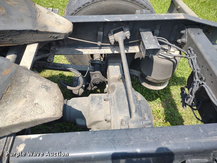 image for item LL9054 2014 Freightliner Cascadia  semi truck