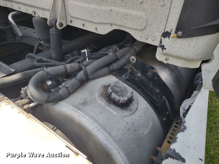 image for item LL9054 2014 Freightliner Cascadia  semi truck