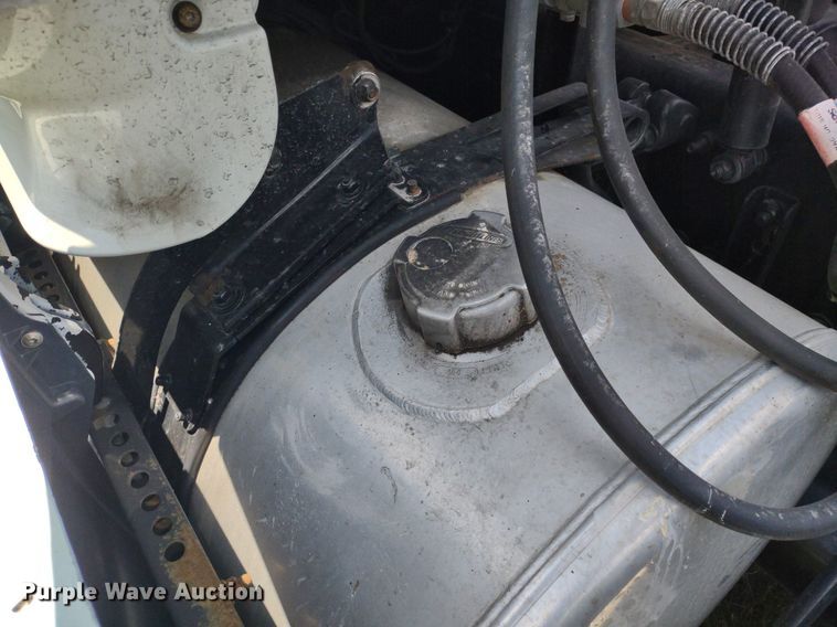 image for item LL9054 2014 Freightliner Cascadia  semi truck