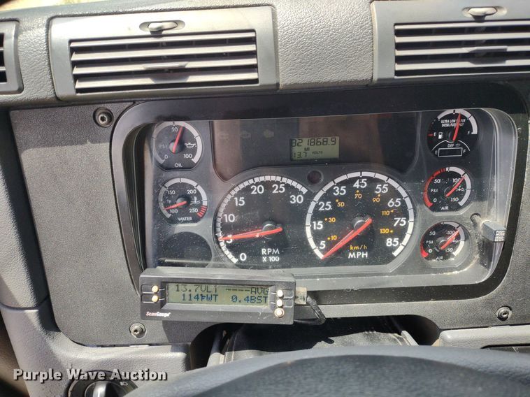 image for item LL9054 2014 Freightliner Cascadia  semi truck