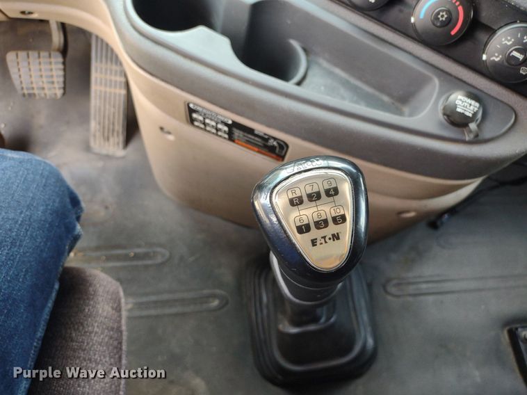 image for item LL9054 2014 Freightliner Cascadia  semi truck