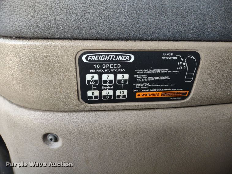 image for item LL9054 2014 Freightliner Cascadia  semi truck