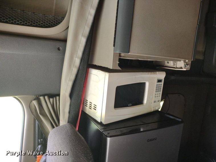 image for item LL9054 2014 Freightliner Cascadia  semi truck