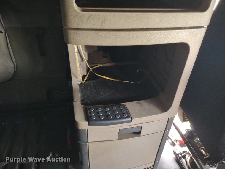 image for item LL9054 2014 Freightliner Cascadia  semi truck