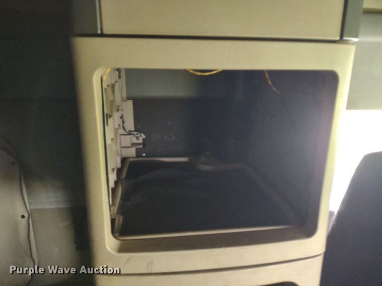 image for item LL9054 2014 Freightliner Cascadia  semi truck