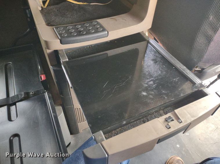 image for item LL9054 2014 Freightliner Cascadia  semi truck