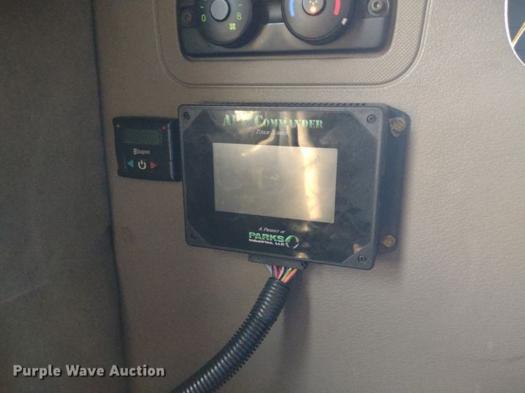 image for item LL9054 2014 Freightliner Cascadia  semi truck