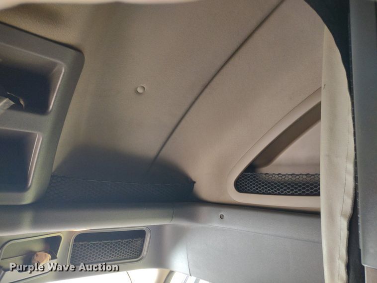 image for item LL9054 2014 Freightliner Cascadia  semi truck