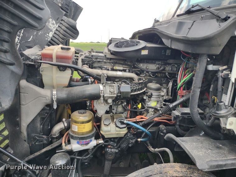 image for item LL9054 2014 Freightliner Cascadia  semi truck