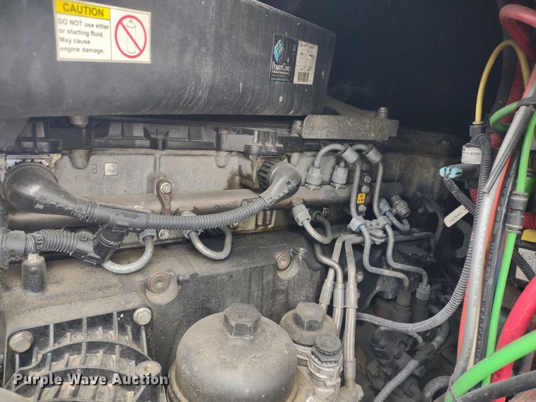 image for item LL9054 2014 Freightliner Cascadia  semi truck