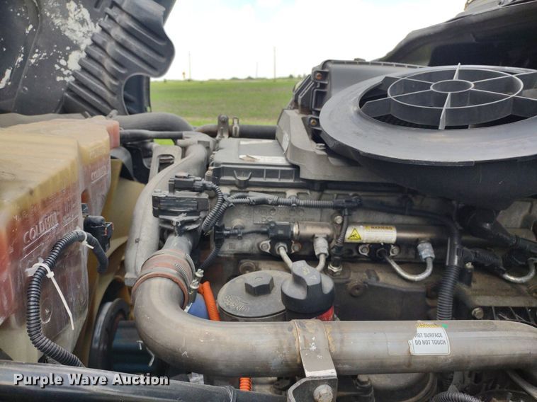 image for item LL9054 2014 Freightliner Cascadia  semi truck