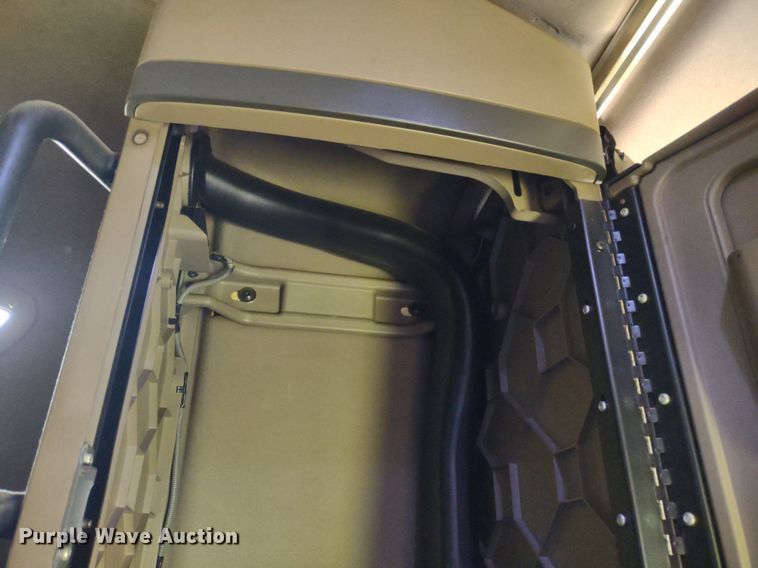 image for item LL9054 2014 Freightliner Cascadia  semi truck