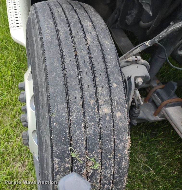 image for item LL9054 2014 Freightliner Cascadia  semi truck