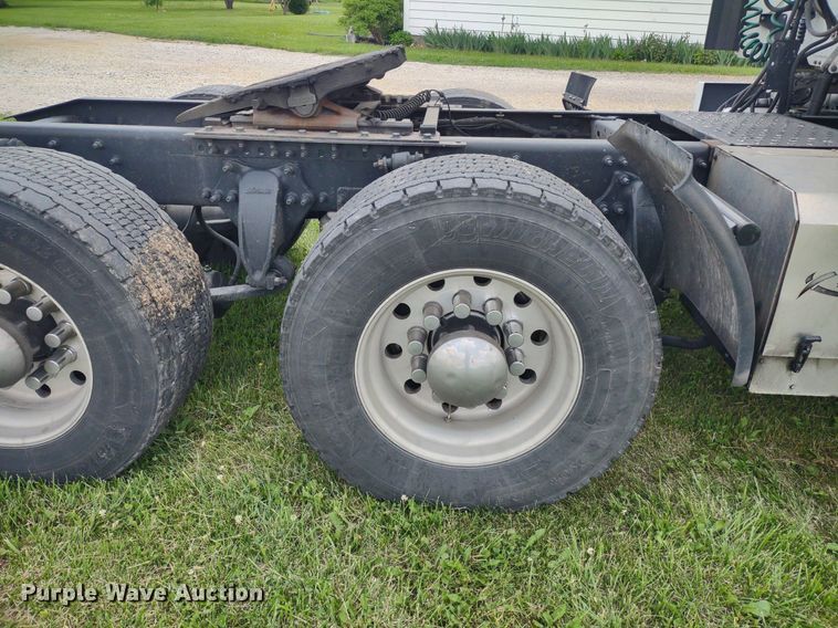 image for item LL9054 2014 Freightliner Cascadia  semi truck